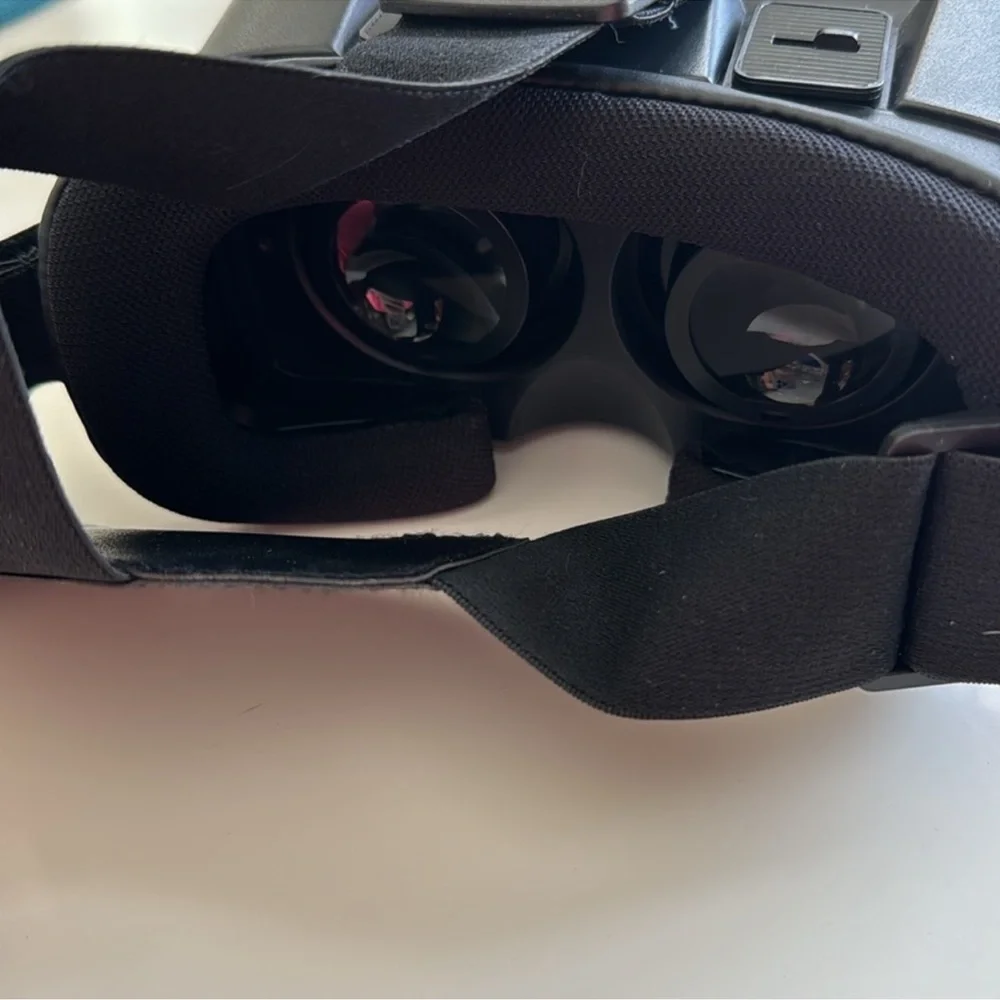 Cynoculars Virtual Reality Headset and Remote
